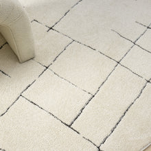 Load image into Gallery viewer, Admire Vanilla Round