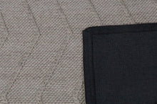 Load image into Gallery viewer, Elegant Zig Zag Pattern Hand-Woven Wool Cream Rug