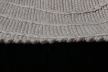 Load image into Gallery viewer, Elegant Zig Zag Pattern Hand-Woven Wool Cream Rug