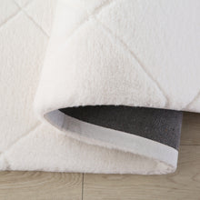 Load image into Gallery viewer, Plushy Diamond Pattern Shag White Rug