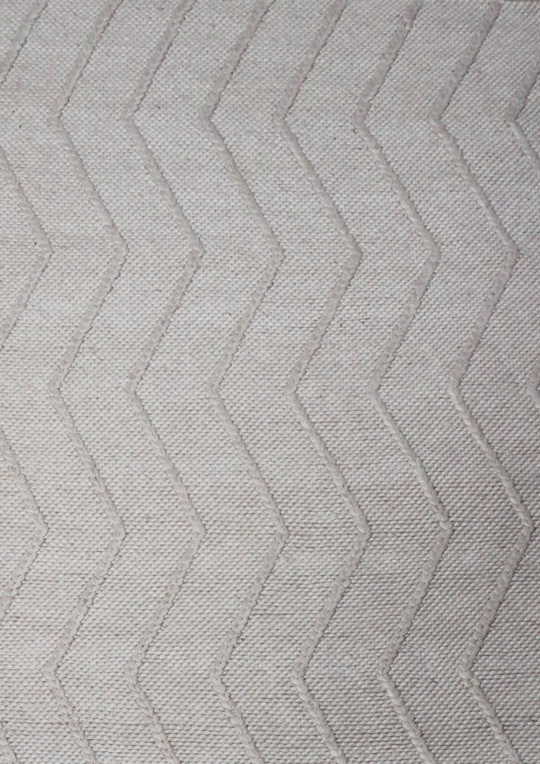 Elegant Zig Zag Pattern Hand-Woven Wool Cream Rug