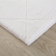 Load image into Gallery viewer, Plushy Diamond Pattern Shag White Rug
